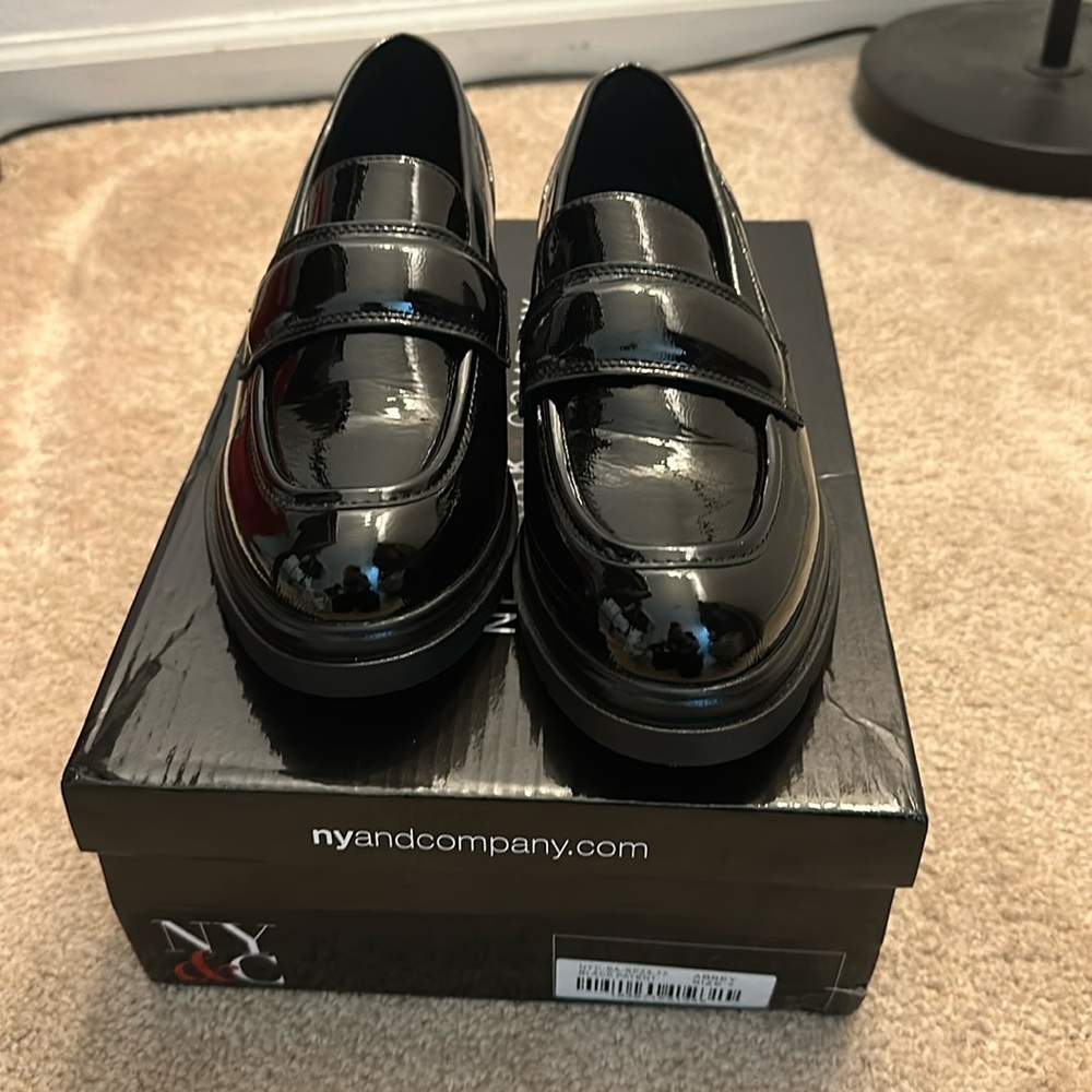 NEW in box! New York & Company chunky black patent Loafers, Women's sz 7